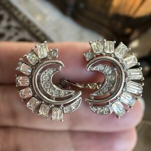 VTG Crown Trifari Clip Earrings 1 Inch‎ Clear Baguette Crystal Rhinestone Silver